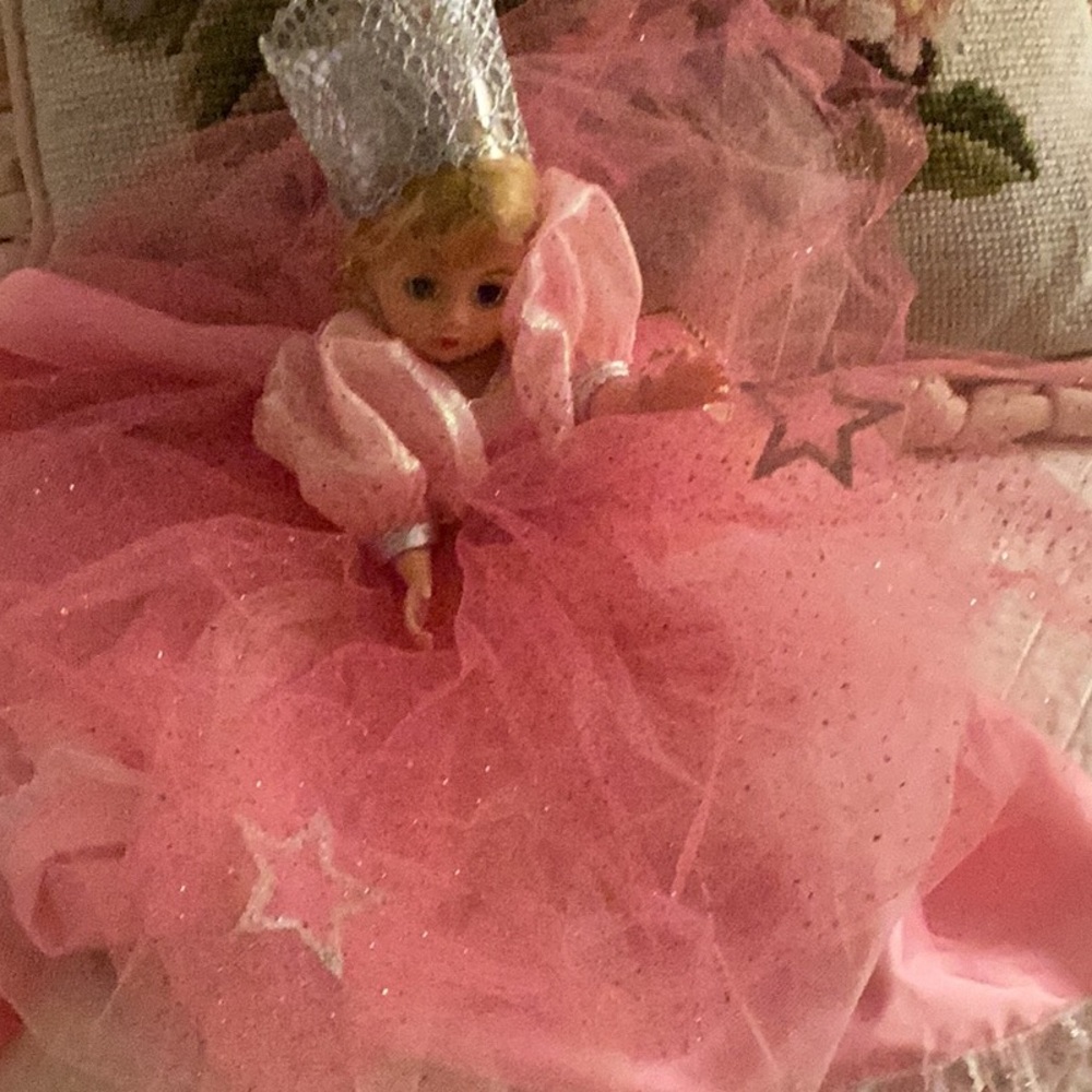 Special Collectible “Glinda the Good Witch” MADAME ALEXANDER 8” doll.
